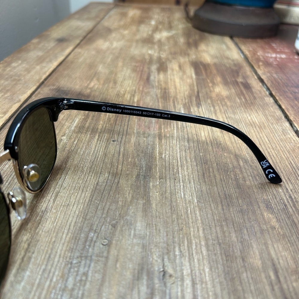 Stylish Disney Black and Gold Women’s Sunglasses - Picture 5 of 5
